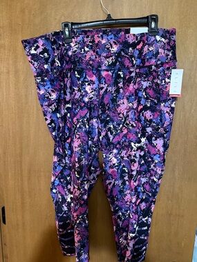NWT LIVI High-Waist Printed Capri Leggings - Pink & Purple Abstract